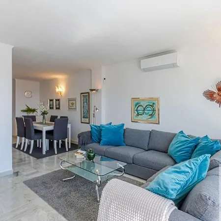 Benalgolf/penthouse With Wonderful Sea Views *